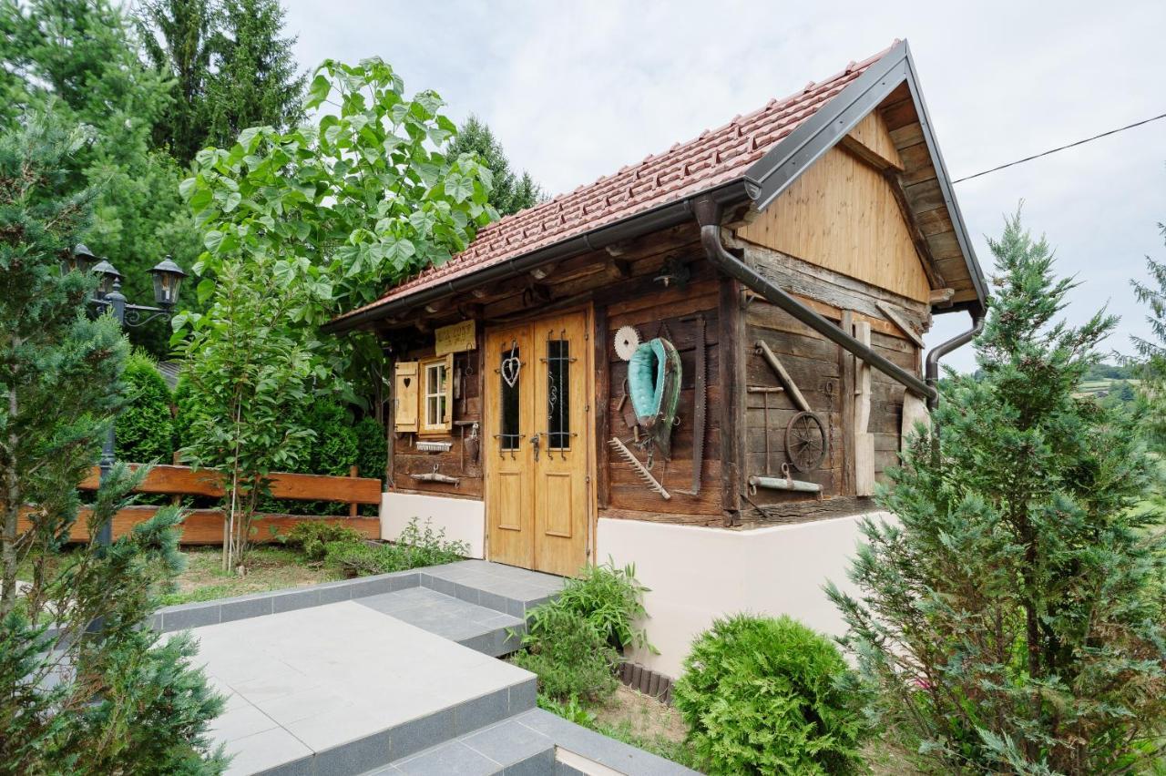 קארלובץ Traditional Houses Korana River מראה חיצוני תמונה