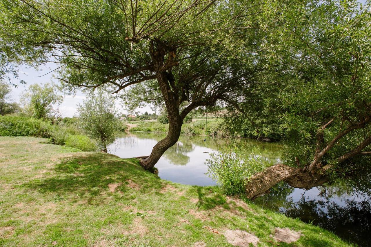 קארלובץ Traditional Houses Korana River מראה חיצוני תמונה