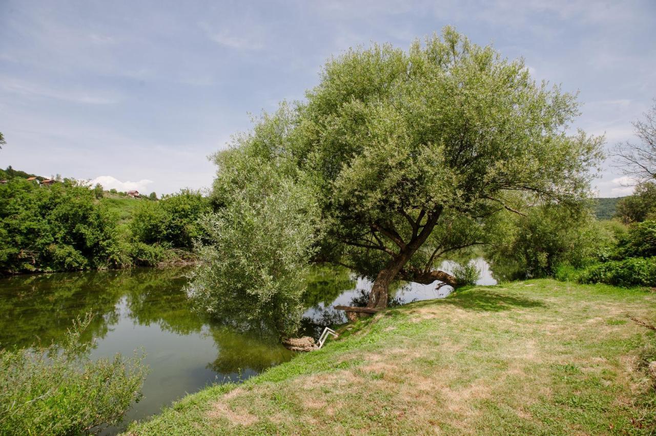קארלובץ Traditional Houses Korana River מראה חיצוני תמונה