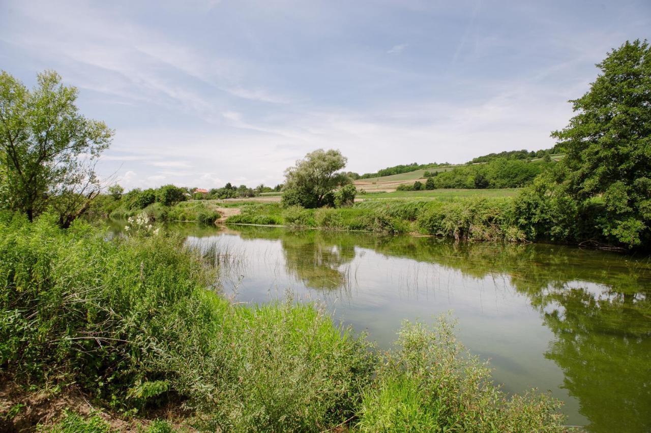 קארלובץ Traditional Houses Korana River מראה חיצוני תמונה